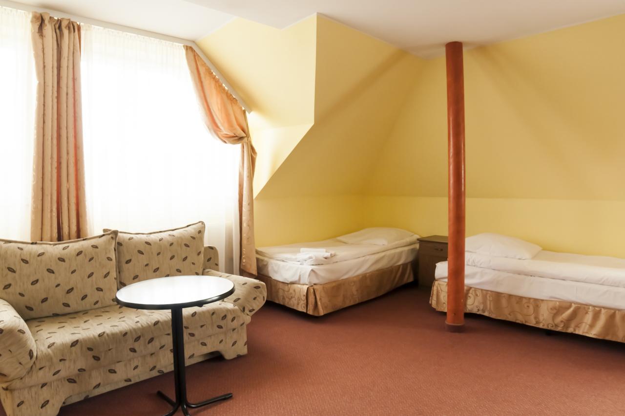 Hotel Olenka Szydlowiec Exteriör bild