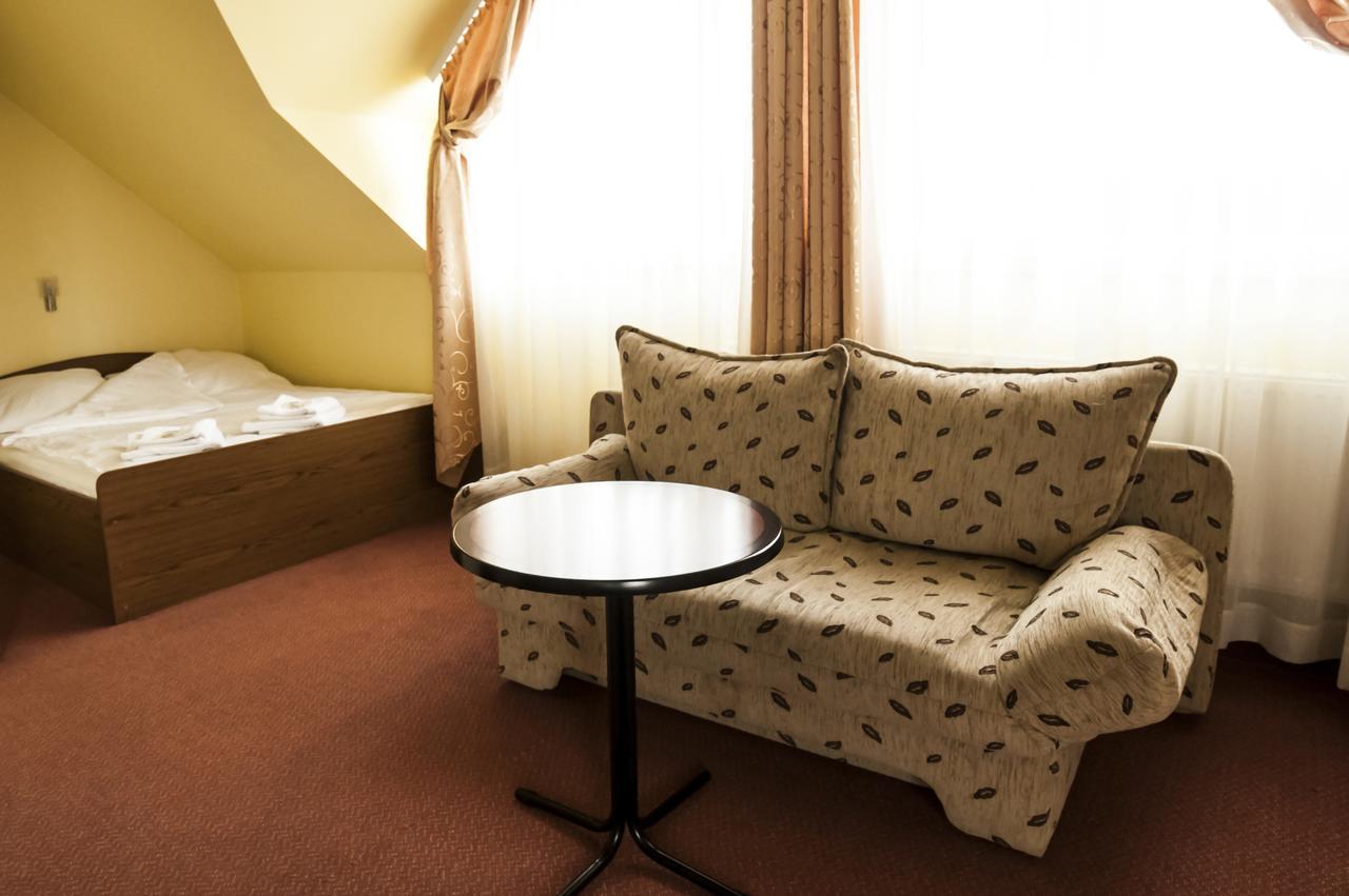 Hotel Olenka Szydlowiec Exteriör bild