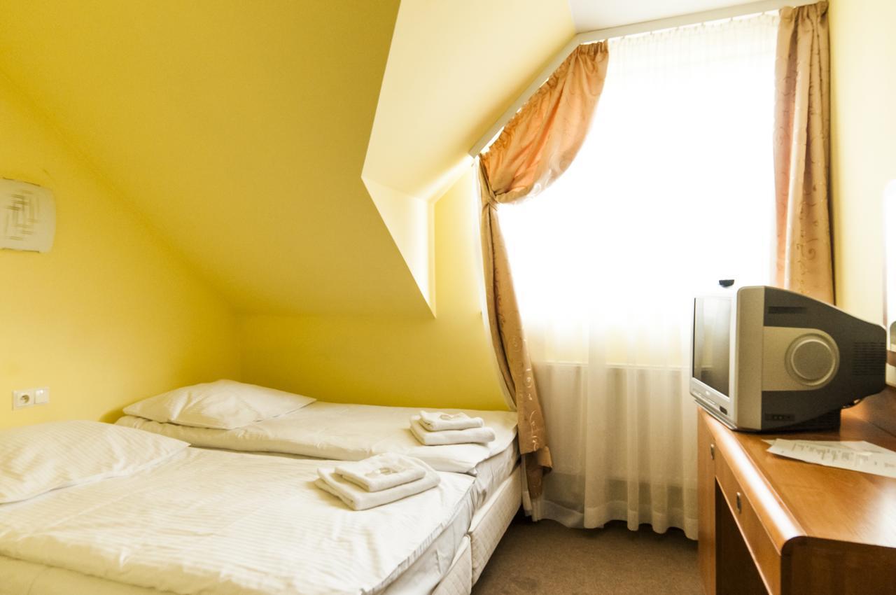 Hotel Olenka Szydlowiec Exteriör bild