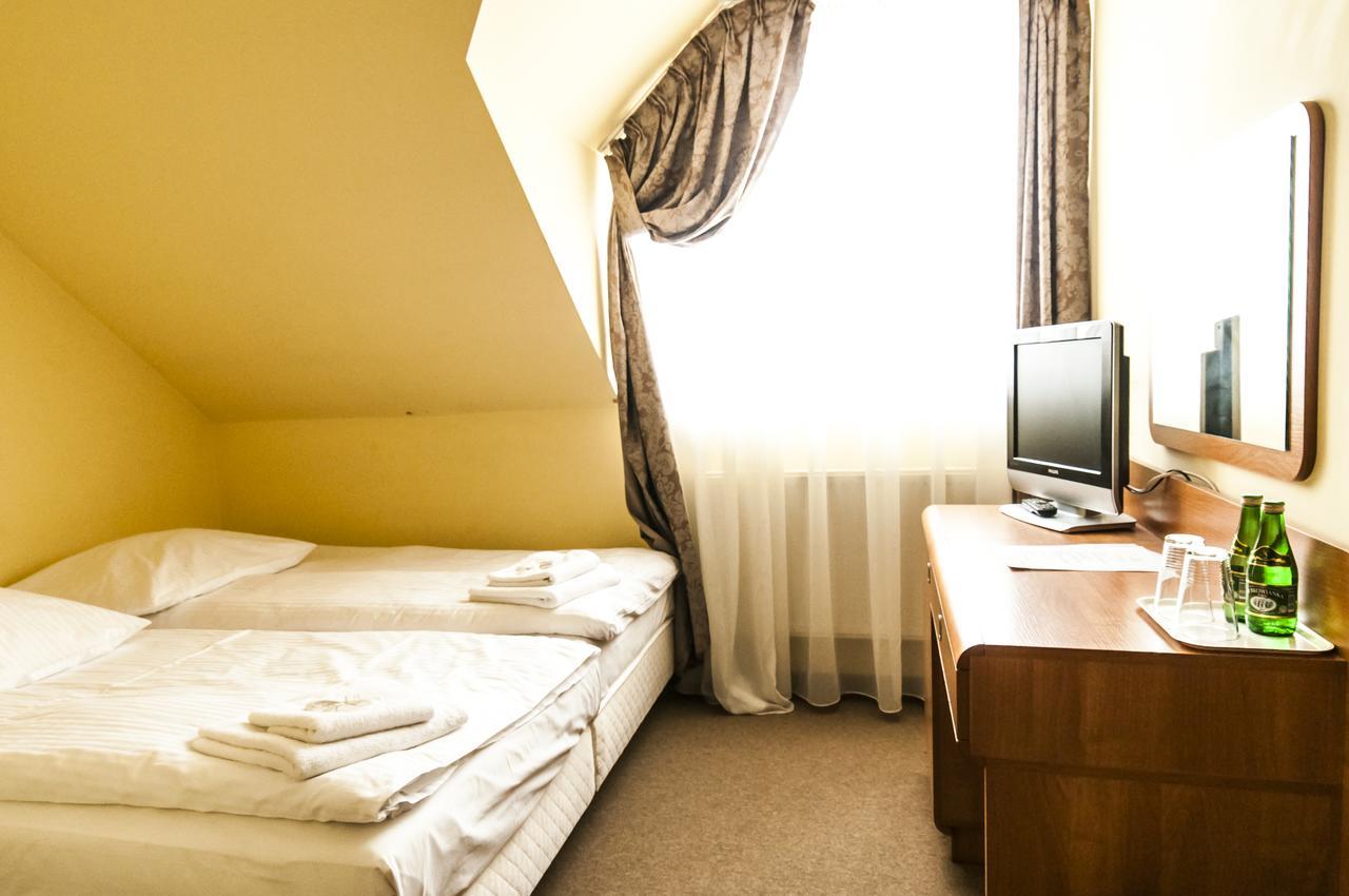 Hotel Olenka Szydlowiec Exteriör bild
